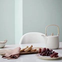 Crown Breatheasy Kitchen Matt Emulsion Paint Marble Top - Tester 40ml -Keter Store 12814059 3124857364991358