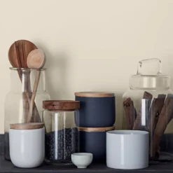 Crown Easyclean®Greaseguard+ Kitchen Matt Washable Multi Surface Paint Almond Cream® - 2.5L -Keter Store 12886951 5324853416165698