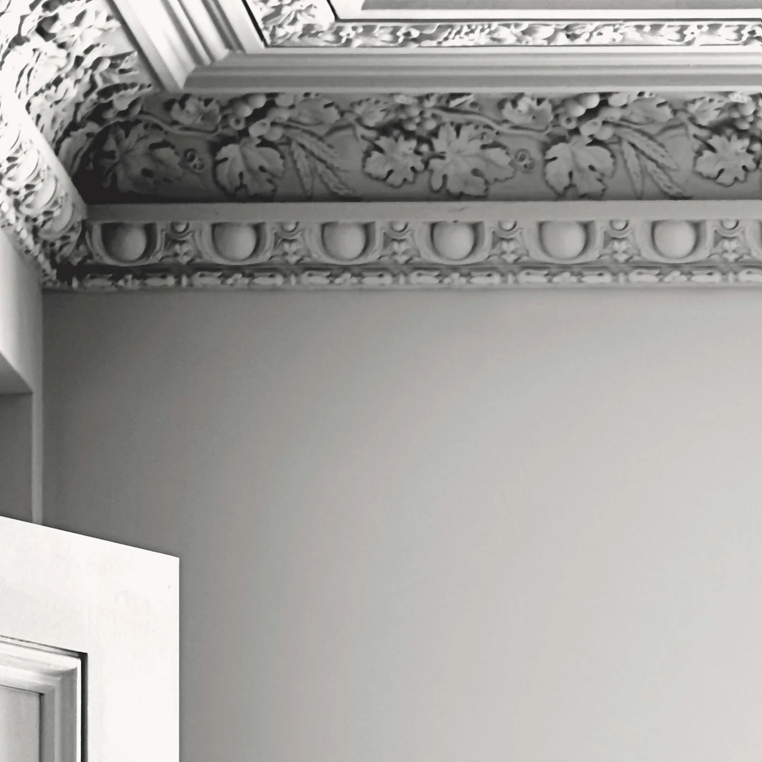 Laura Ashley Matt Emulsion Paint Pure White - 5L Laura Ashley Matt Emulsion Paint Pure White - 5L -Keter Store 13134714 1344939285257702